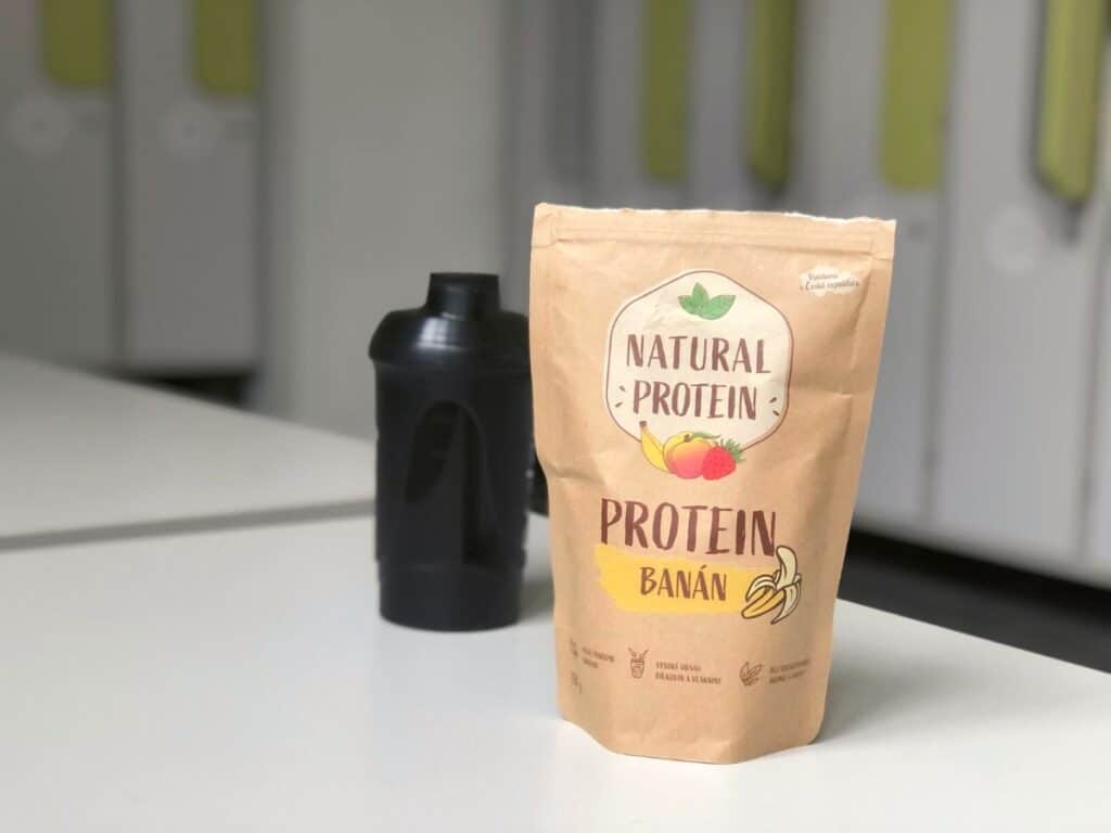 Natural protein bezlaktózový protein v posilovně