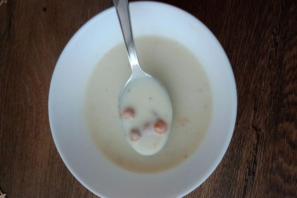 Květáková polévka s pečenou cizrnou